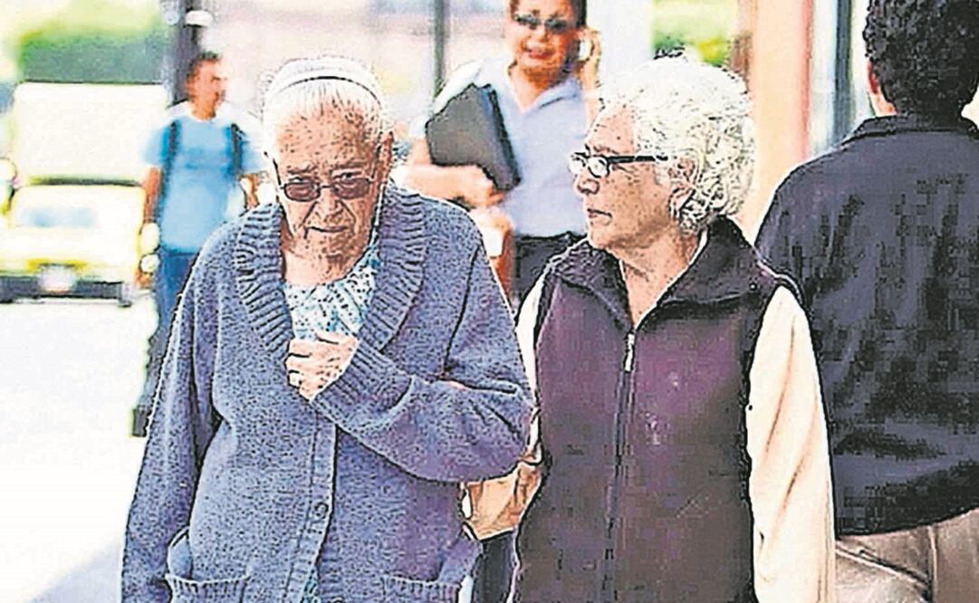 Apoyo. La pensión para adultos mayores de la Sedesol garantiza un ingreso a personas de más de 65 años (ARCHIVO EL UNIVERSAL)
