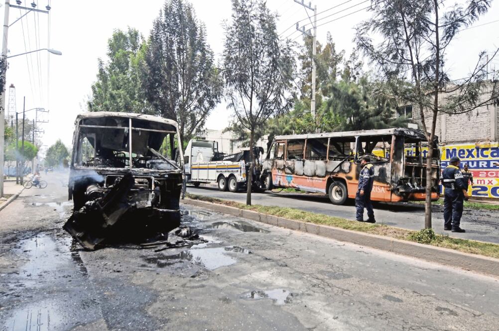 Los hombres están acusados por el delito de ataques a las vías de comunicación agravada, tras incendiar tres unidades del transporte y un vehículo de volte (ARCHIVO EL UNIVERSAL)