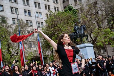 “Democracia”, exigen al recordar el 11-S