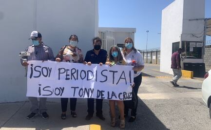 Periodistas exigen en Tamaulipas justicia por asesinato de Antonio De la Cruz y su hija Cinthya; entregan documento