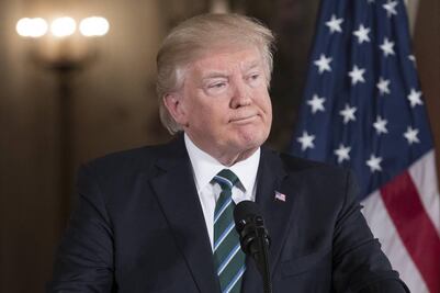 Trump divulga información financiera de sus fideicomisos