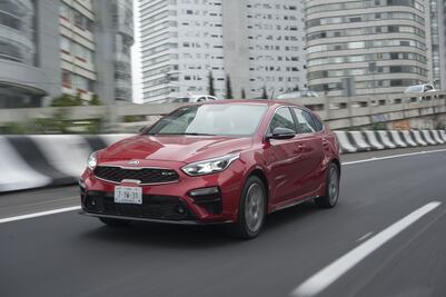 Nuevo KIA Forte GT cumple en casi todos los aspectos