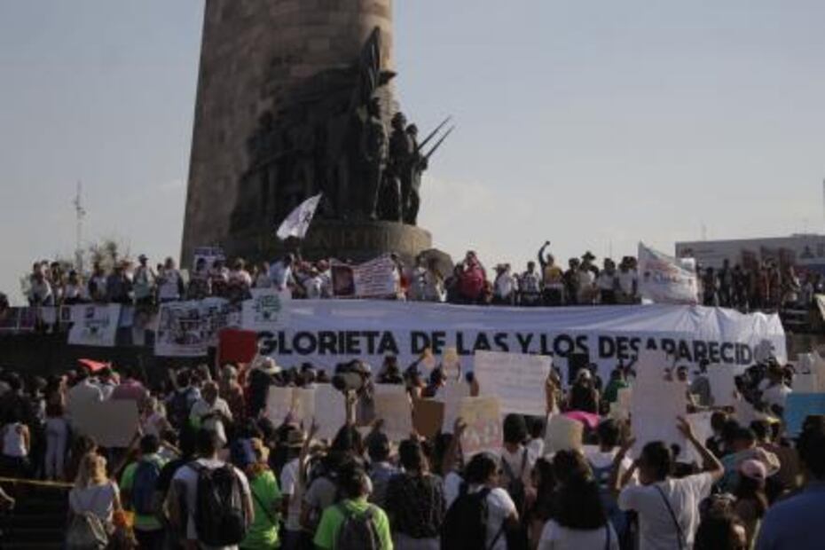 Se movilizan en Guadalajara por estudiantes desaparecidos