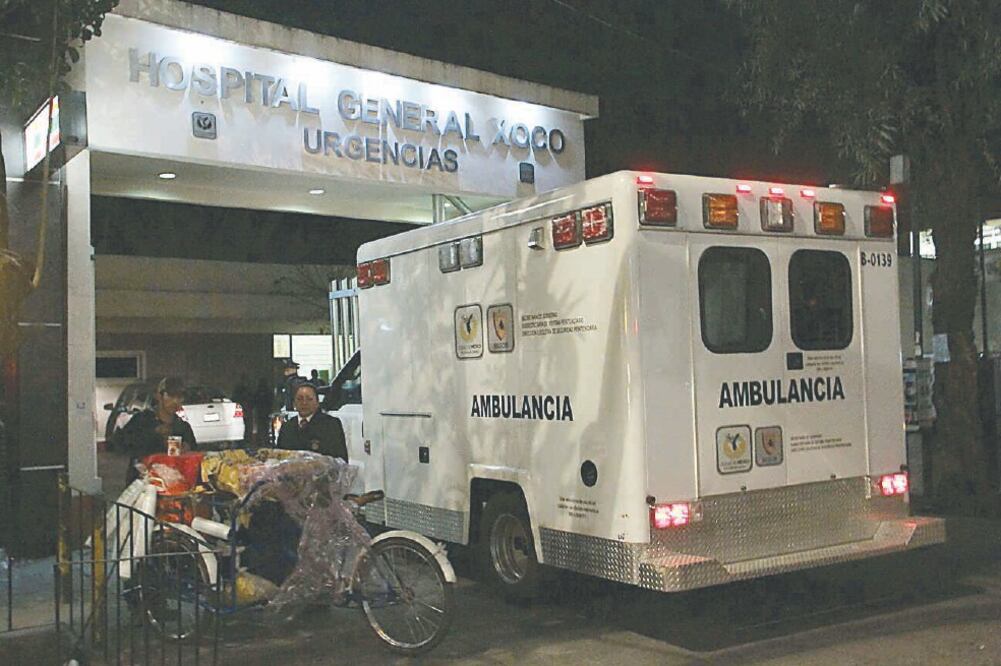 Anoche, la presencia de la ex lideresa del SNTE motivó la movilización de personal médico para una revisión (JUAN BOITES. EL UNIVERSAL)