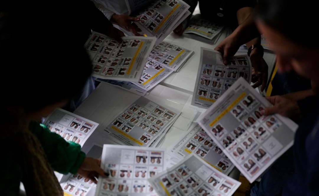Elecciones en Colombia. Cierran las urnas y comienza el conteo rápido. (21/05/26) Foto: AP
