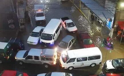 Lluvias provocan inundaciones en vialidades al Oriente del Valle de México