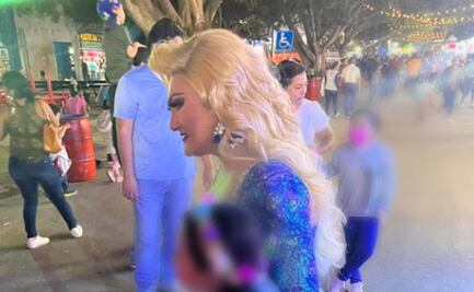 Niños confunden a Drag Queen con Elsa de 'Frozen' en una feria y le piden fotos 