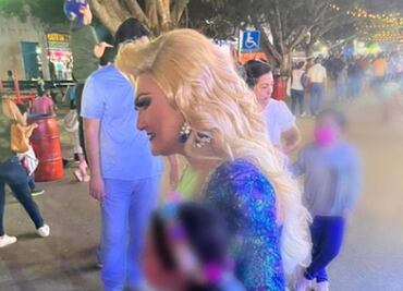 Niños confunden a Drag Queen con Elsa de 'Frozen' en una feria y le piden fotos