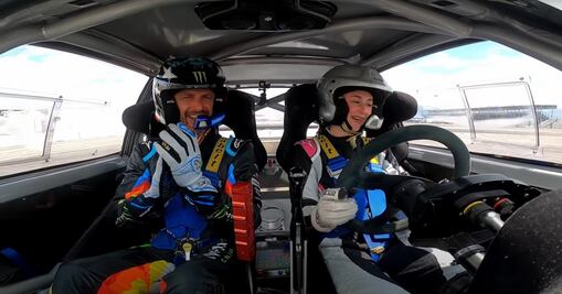 Ken Block enseña a su hija de 13 años a hacer drift