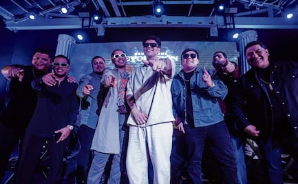 Con sombreros e impermeables; fans de “Grupo Firme” ya están listos para “La última peda”