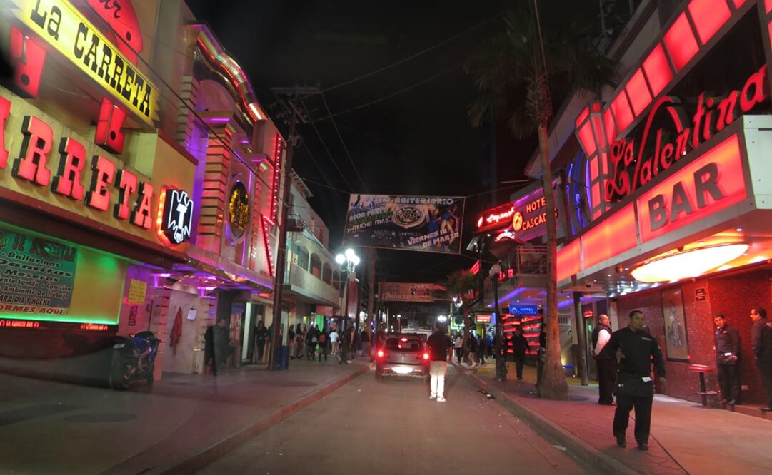 En Tijuana, el negocio de lujuria significa una enorme derrama económica para los empresarios dueños de prostíbulos, que viven en casas monumentales de fraccionamientos exclusivos de la ciudad de San Diego, California. /Luis Cortés - EL UNIVERSAL