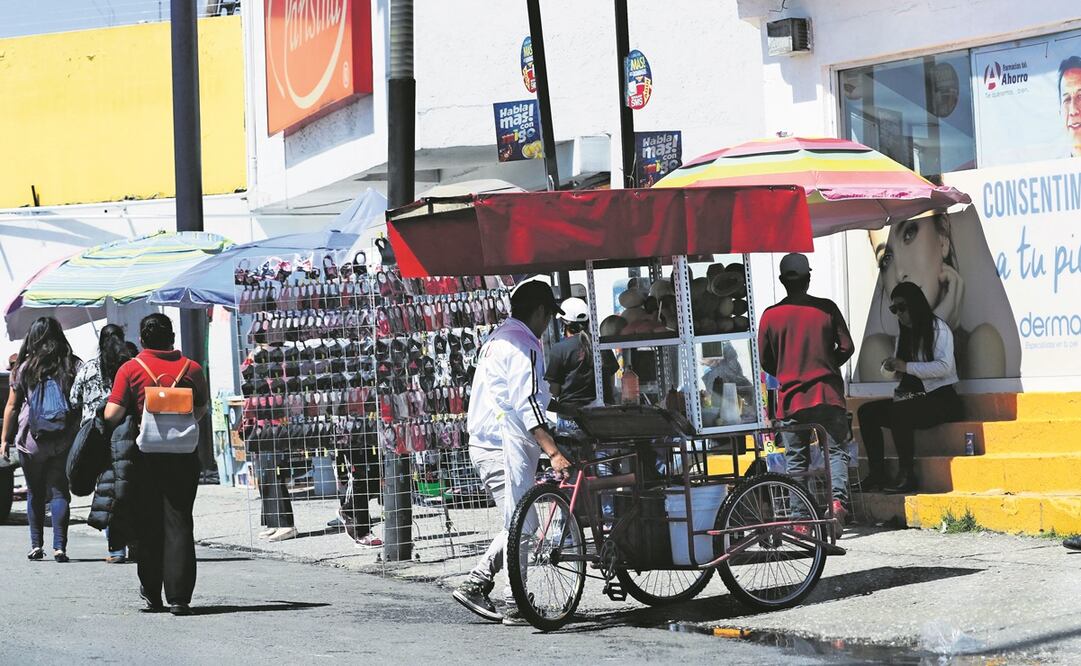 El comercio informal debe regularse y ordenarse en los ayuntamientos, señala la iniciativa aprobada. Foto: Archivo/ El Universal
