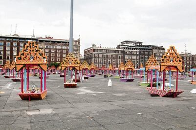 Ofrendas y desfiles celebran a los muertos 