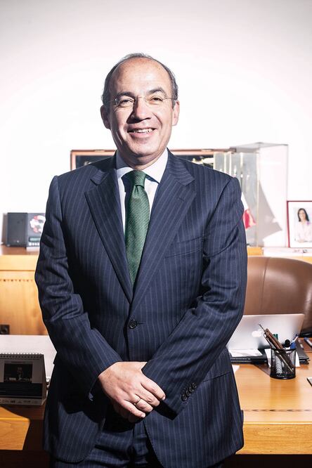 El ex presidente Felipe Calderón presenta hoy en el DF el Reporte 2015 de la Comisión Global de Economía y Clima (GERMÁN ESPINOSA. EL UNIVERSAL)