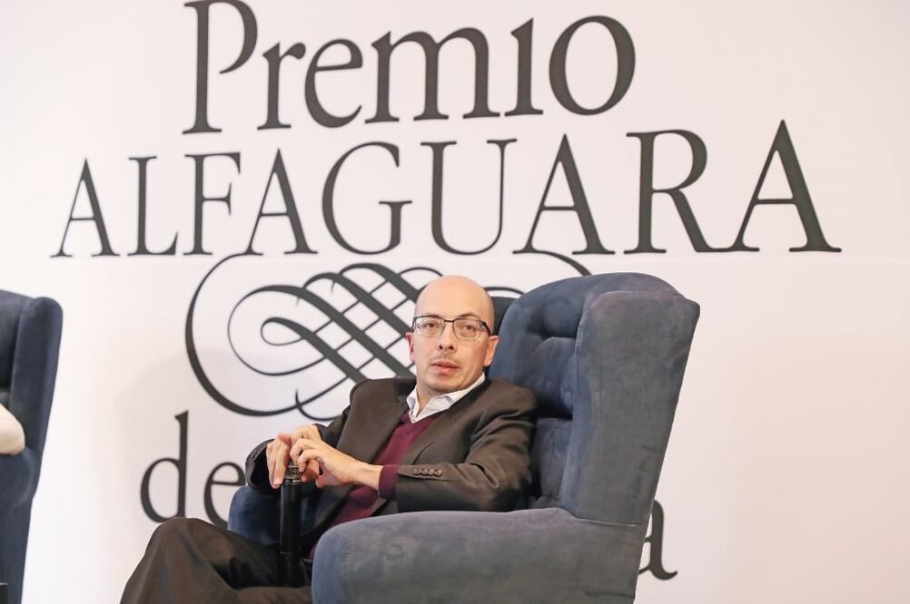 En conferencia de prensa, Jorge Volpi aseguró que dedicó tres años a la historia, así como a una profunda investigación y a la lectura total del expediente del caso que dio origen a su premiada novela. (VALENTE ROSAS. EL UNIVERSAL)