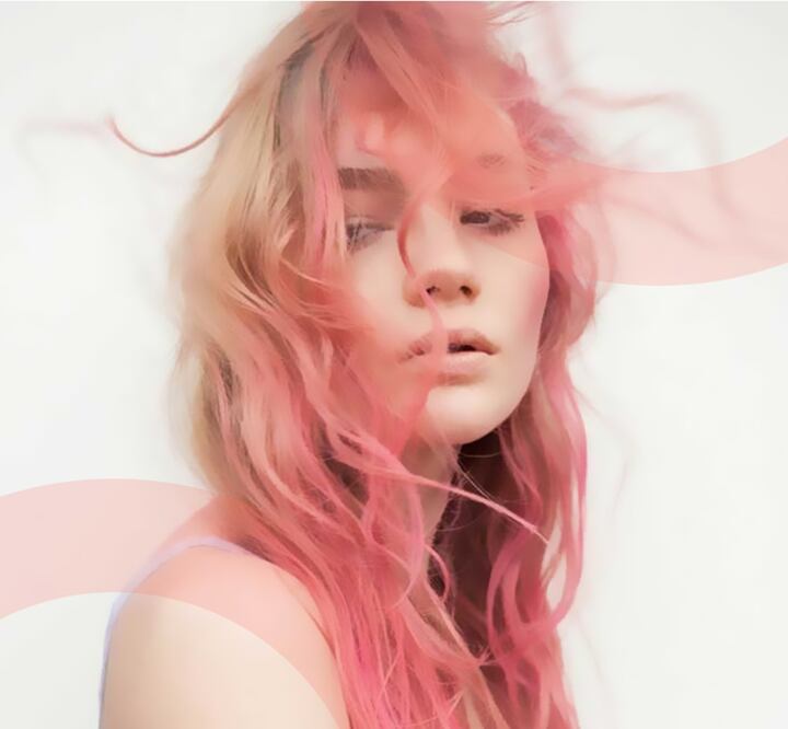 El balayage es una de las formas más trendy de lucir este tono./Cortesía