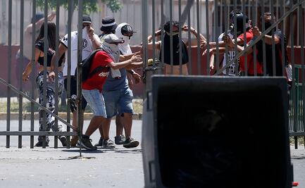 Suspenden partido de futbol en Chile por violentas protestas