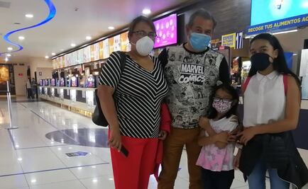 Protegida del Covid-19, familia redescubre el cine