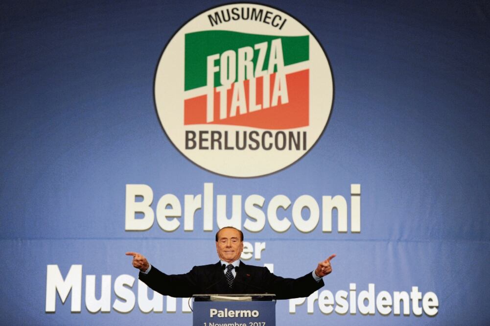El líder del partido Fuerza Italia, Silvio Berlusconi, de 81 años, busca el gobierno de su país retomando la bandera proEuropa. (ARCHIVO REUTERS)