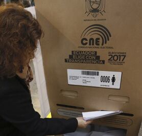 Abren centros de votación en Ecuador