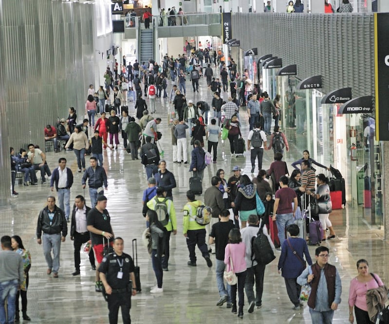 Elementos de la Policía Federal aseguraron que no se dieron cuenta del robo ni sospecharon del empleado. Foto/ARCHIVO EL UNIVERSAL