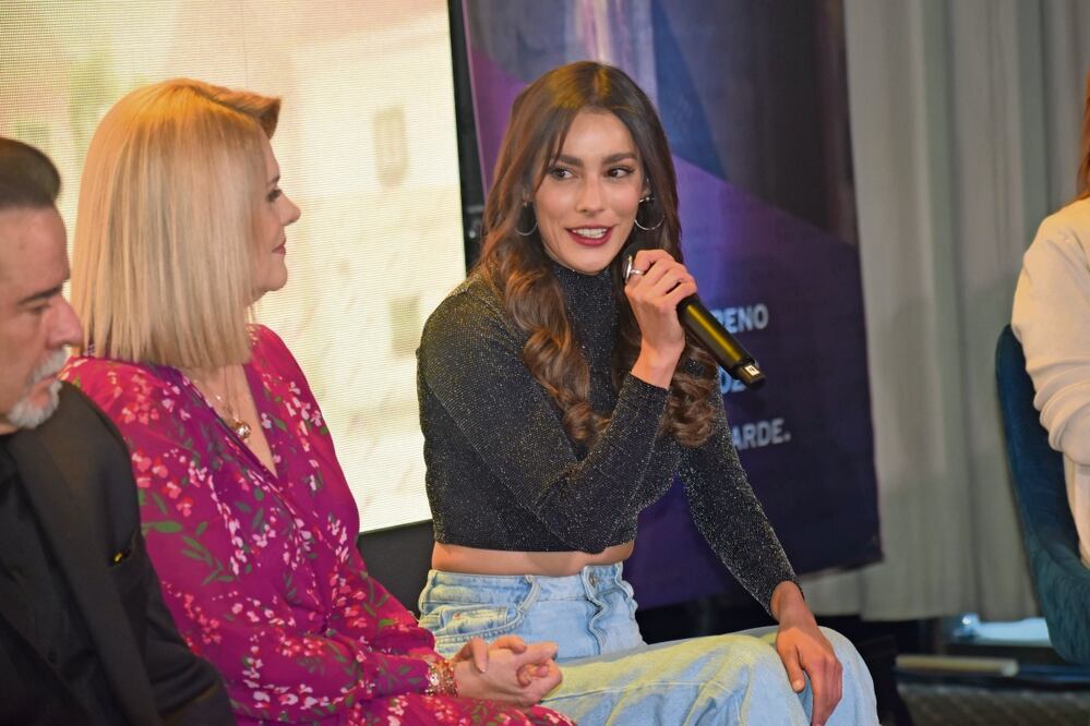 La actriz considera que el público merece dejar de sufrir con la historia que protagoniza junto a César Évora y Erika Buenfil.