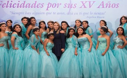 Angélica Rivera acude a XV años de niñas en casa hogar