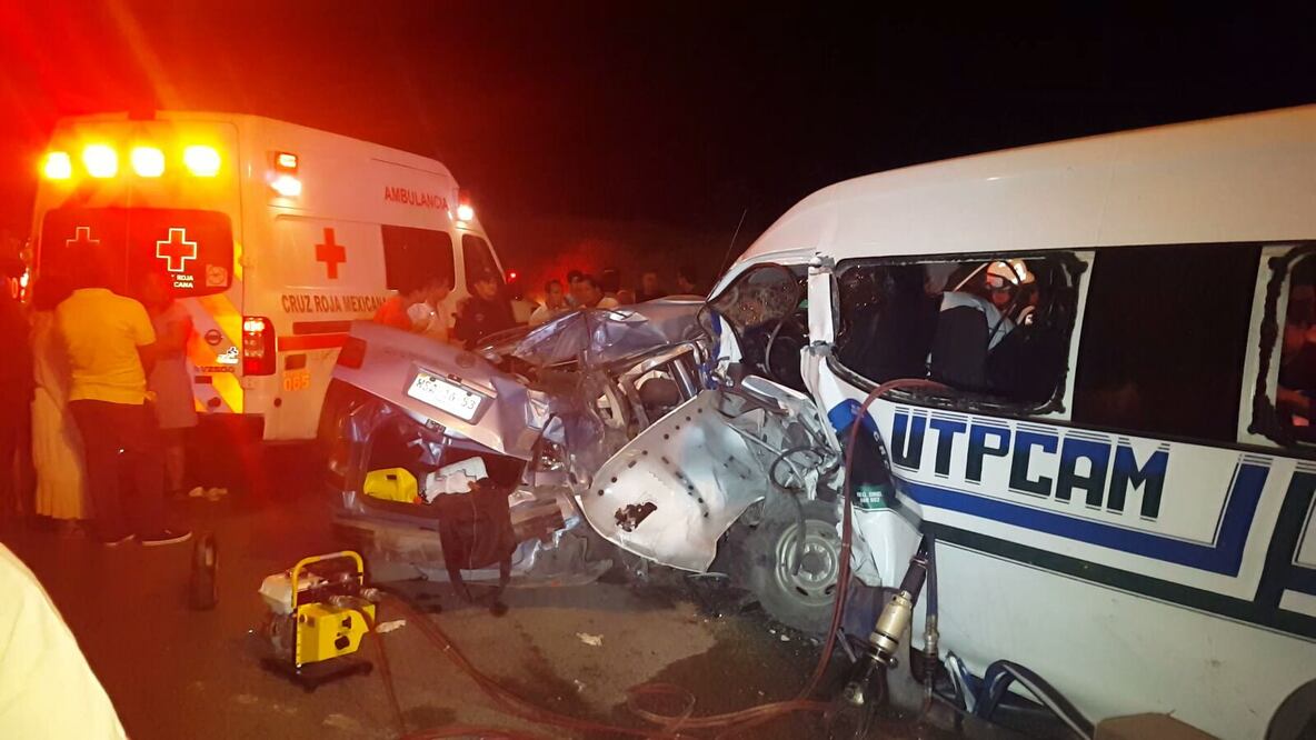 El incidente se registró a la altura del kilómetro 8 en dirección al aeropuerto de Villahermosa (LUIS MANUEL LÓPEZ. EL UNIVERSAL)