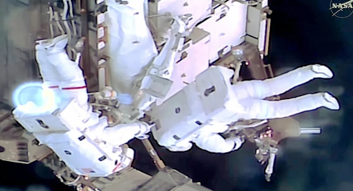 Captura de vídeo cedida por NASAdonde aparecen los astronautas Jessica Meir y Anil Menon. Foto: EFE/NASA.