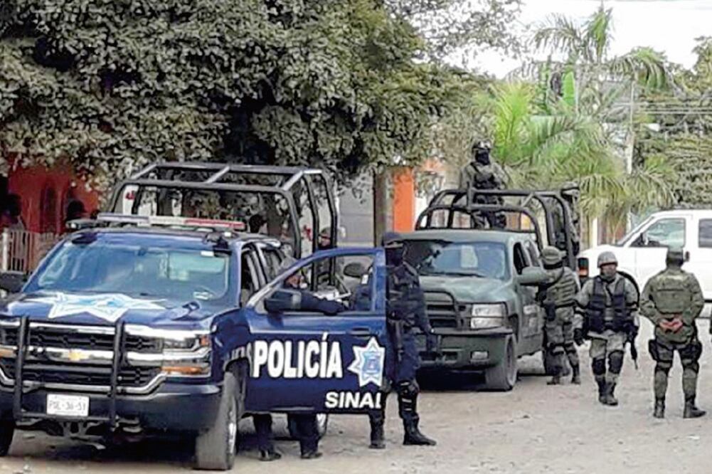 Enfrentamiento. Los hechos se dieron a la 1:30 de la mañana del martes, sobre la calle Séptima y la avenida de las Flores, en Lomas de Rodriguera, Culiacán. (CORTESÍA ERNESTO MARTÍNEZ)