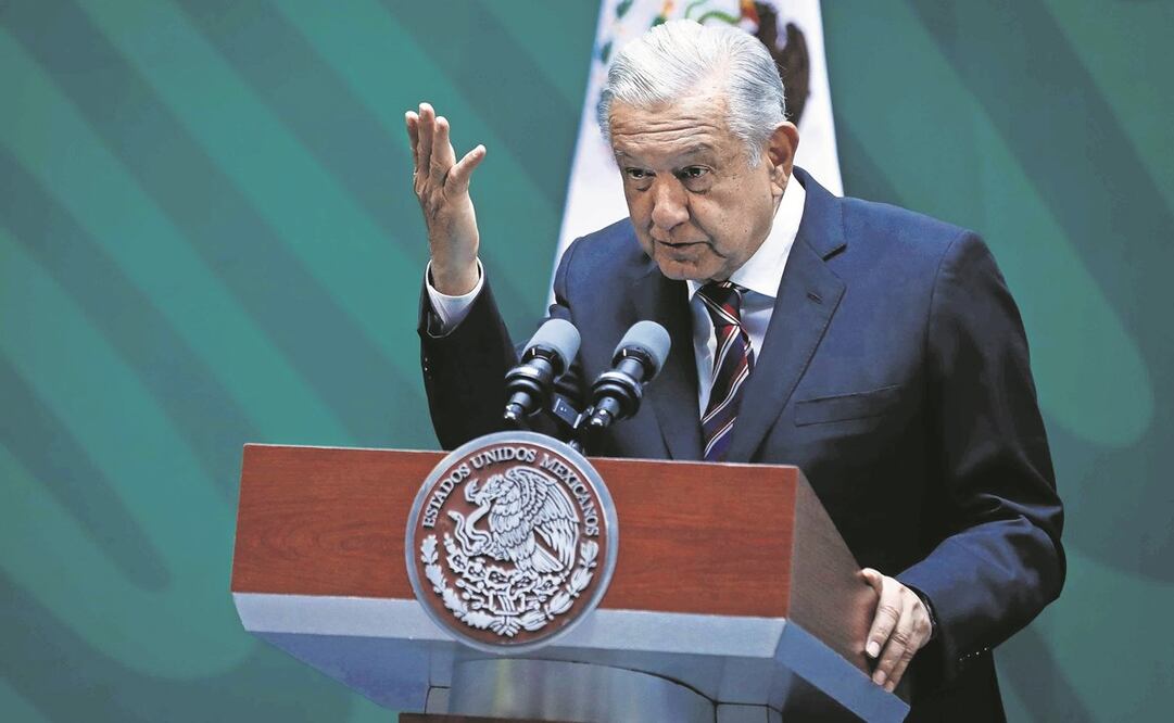 El presidente López Obrador recalcó que las firmas constructoras se comprometieron a rehabilitar la Línea 12 sin costo adicional. Foto: Diego Simón/ EL UNIVERSAL