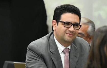 ¡Uno menos!; se baja senador de aspiraciones por la 3de3