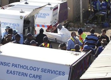 Jóvenes muertos en discoteca de Sudáfrica tenían metanol en la sangre, revelan