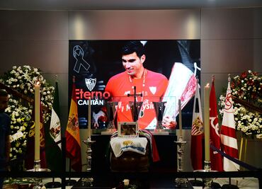 Último adiós a 'La Perla' Reyes en el Sánchez-Pizjuán