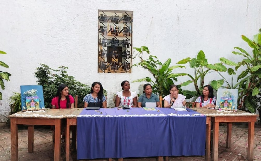 Diana Manzo agregó que “Las Ausentes”, no muestra el rostro de todas las mujeres indígenas y afromexicanas desaparecidas en Oaxaca, pero dignifica al nombrarlas. | Foto: Juan Carlos Zavala/ EL UNIVERSAL.