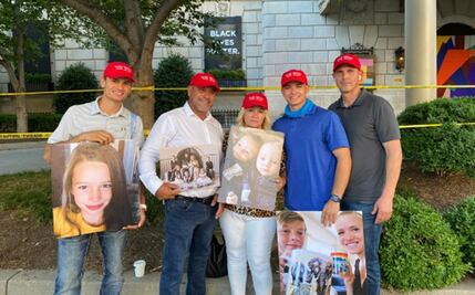 Familia LeBarón se manifiesta en los alrededores de la Casa Blanca