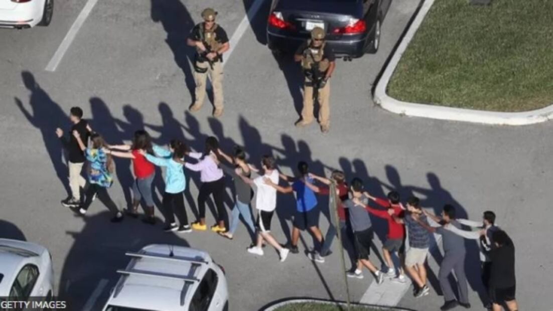 Si matan a 19 niños en una escuela y les desfiguran el rostro, es una emergencia en cualquier país: padre de víctima en tiroteo de EU