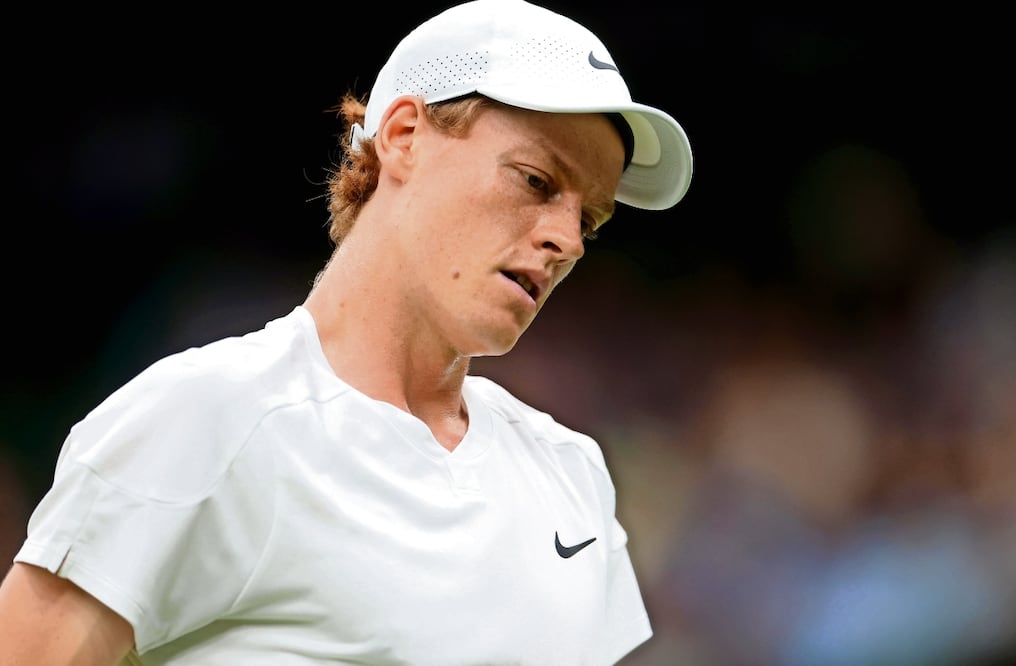 Un Sinner “enfermo” dice adiós en Wimbledon
