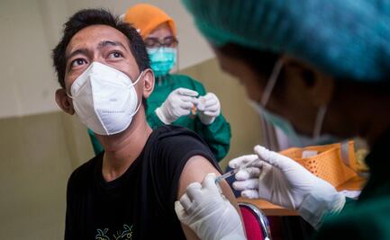 Personas vacunadas sí pueden propagar el Covid-19: experto
