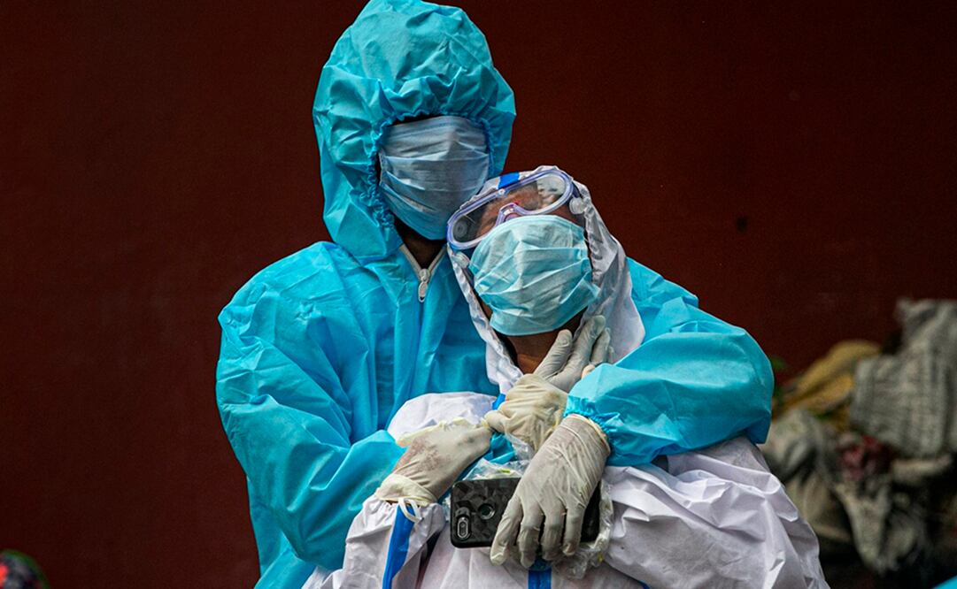 Una mujer india llora tras ver el cuerpo de su esposo, quién falleció por Covid-19 en Gauhati, India. Foto: AP 