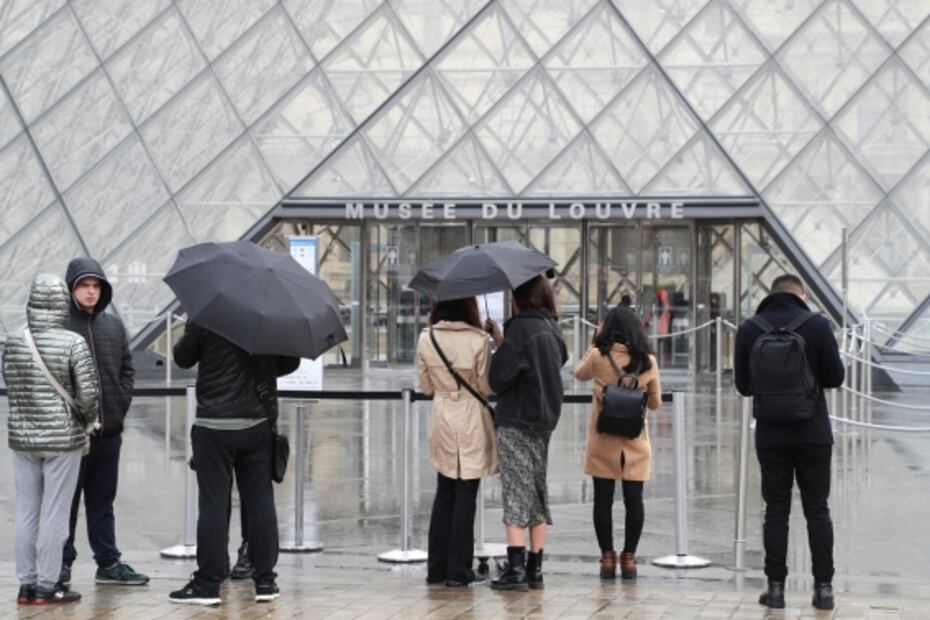 El Louvre cierra por segundo día por coronavirus