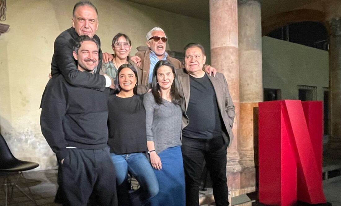 En la fotografía el elenco de "Las Muertas": Arcelia Ramírez y Paulina Gaytán, que darán vida a las hermanas Baladro, además de Alfonso Herrera y Joaquín Cosío como El Capitán y el General Bedoya, cómplices de las asesinas. Foto: Nicole Trejo/EL UNIVERSAL.