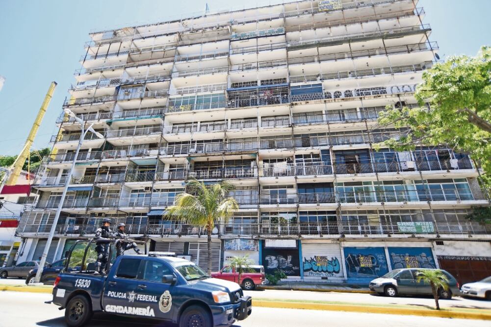 Rentar un local sobre la Costera cuesta igual que en los tiempos de paz. Por uno chico, 10 mil pesos; por el mediano, 20 mil y por el grande 30 mil (Fotos: SALVADOR CISNEROS)