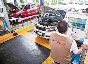 ¿Qué autos deben verificar en diciembre en la CDMX?