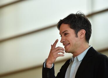 Gael García sigue debate y califica a Trump de "imbécil"