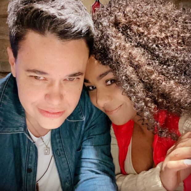 Sale un discreto marido de Natalia Lafourcade