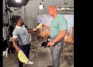 VIDEO. "La Roca" y Kevin Hart se suman a gracioso reto viral de TikTok