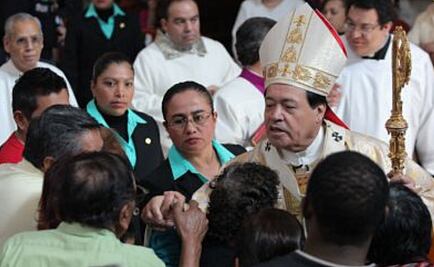 Rezan por normalistas en la Catedral Metropolitana