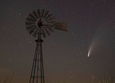 Telescopio capta expulsión de gas del cometa Neowise en forma de espiral