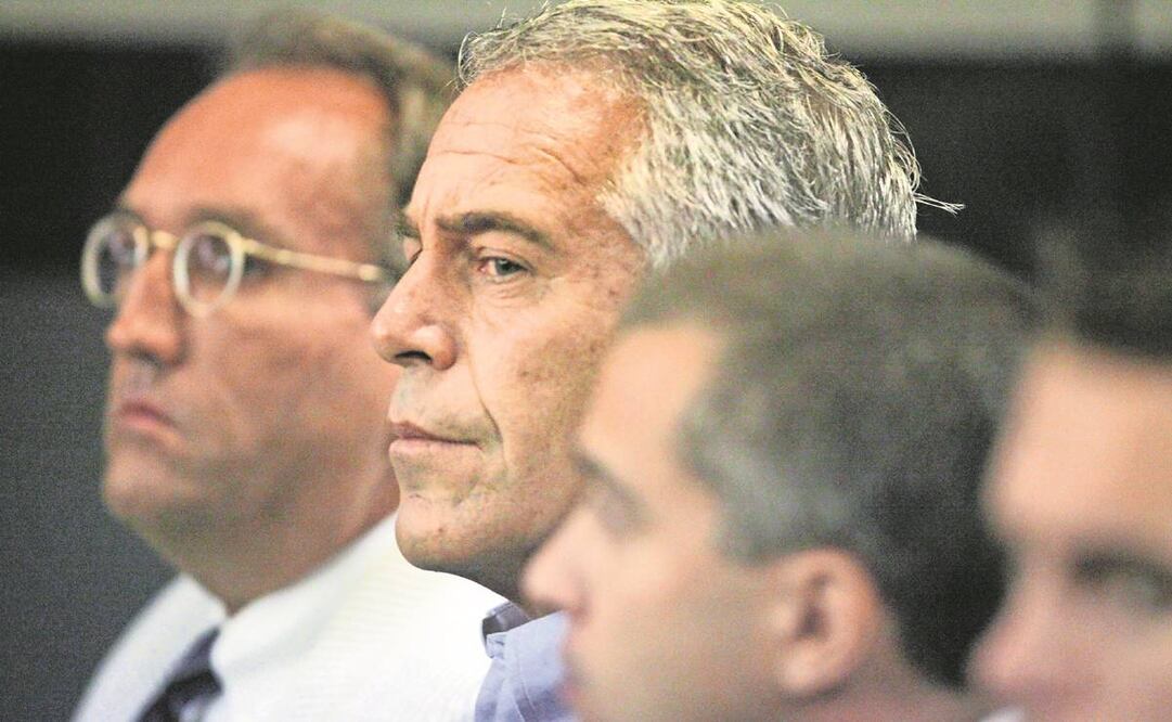Epstein fue acusado en julio de 2019 en Estados Unidos de haber organizado, entre 2002 y 2005, una red de jóvenes a las que explotó sexualmente. Foto: AP / Archivo